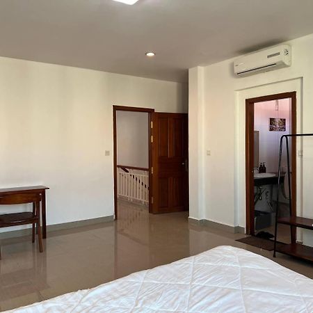 D32 Homestay Near Airport Behind Brown Coffee Airport Phnom-Penh Buitenkant foto